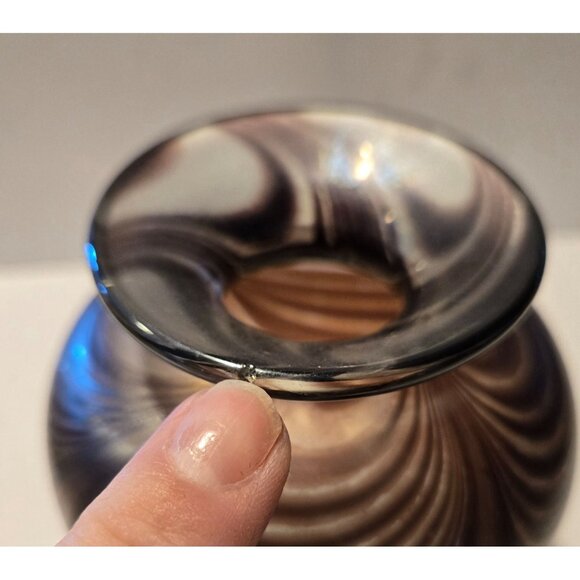 Cal Breed amethyst Feathered Art Glass Vase With Elegant Iridescent Detailing si - Picture 7 of 8